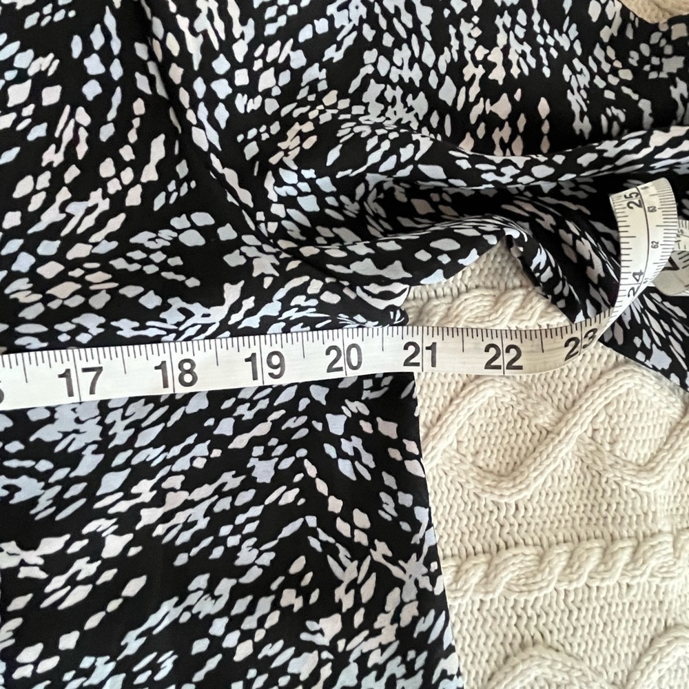 LUSH Black & White 3/4 Sleeve Polyester Blouse Women’s Size Medium - Picture 15 of 16